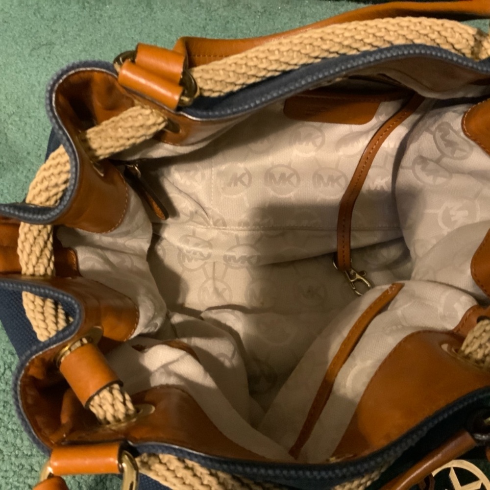 Handbag - Picture 3 of 3